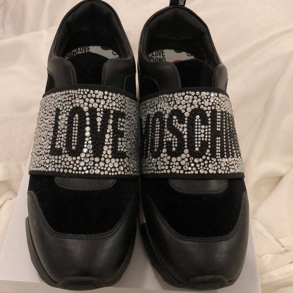 MOSCHINO LOVE SNEAKERS NERO/SILVER COLOR NEW sz 39 (8.5)